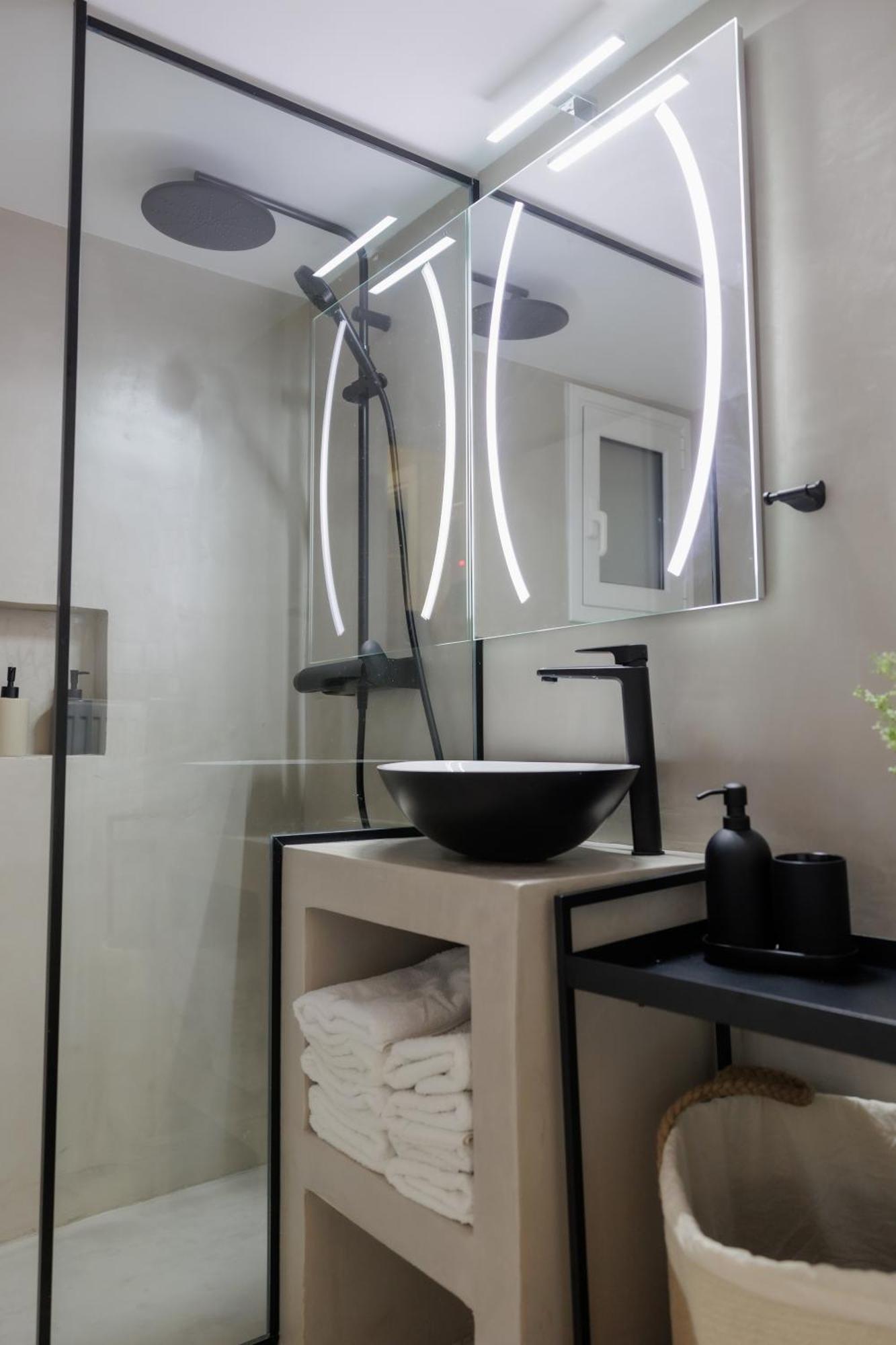 Modern 2Bdr Apt - 2' To Metro - Direct To Acropolis *